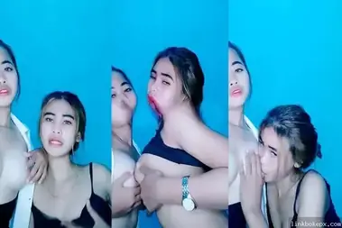 Dua ABG Lesbian Main Basah Saling Jilat Crot poster
