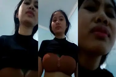 Nyobain Teman Kos Dada Besar Mulus poster