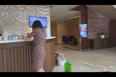 Pramugari Cantik Beri Pelayanan Spesial Di Hotel poster